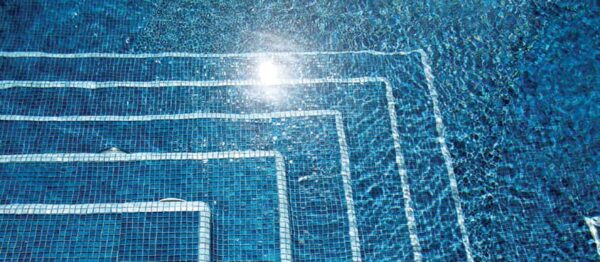 Kuarzo V20 Índigo Lumina – Mosaico vítreo para piscina - Imagen 2