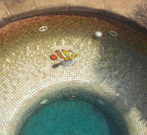 Orum V20 Oro Amarillo – Mosaico vítreo para piscina - Imagen 3