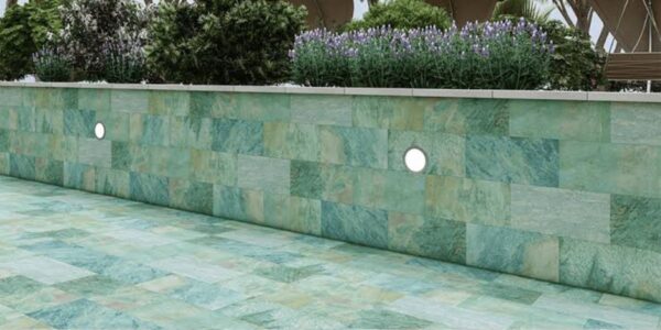 Recubrimiento de piedra tipo Verde Bali en alberca